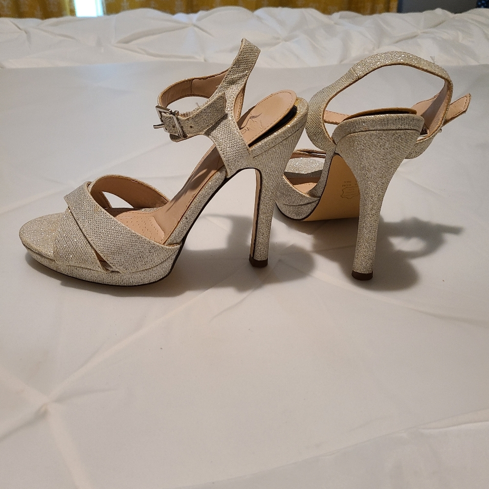 Shoes - Picture 4 of 4